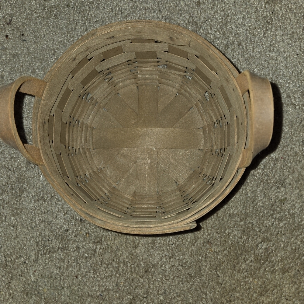 Vintage Longaberger darning basket 1984 leather Handles 7" Diameter 3" High - Picture 2 of 6